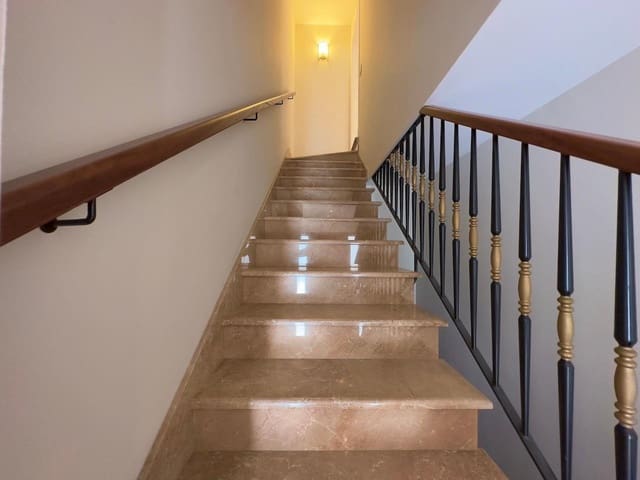 Casa de 5 habitaciones en Ciutadella de Menorca en venta con garaje - 730.000 € (Ref: 8426336)