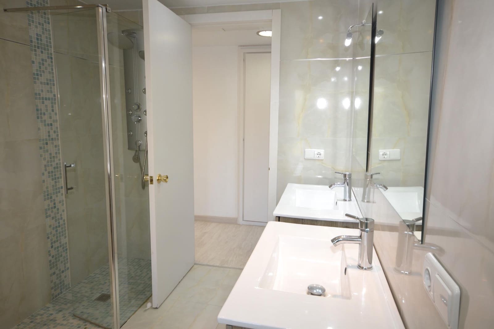 4 soveværelse Lejlighed til salg i Es Molinar / El Molinar med garage - € 1.591.000 (Ref: 8493924)