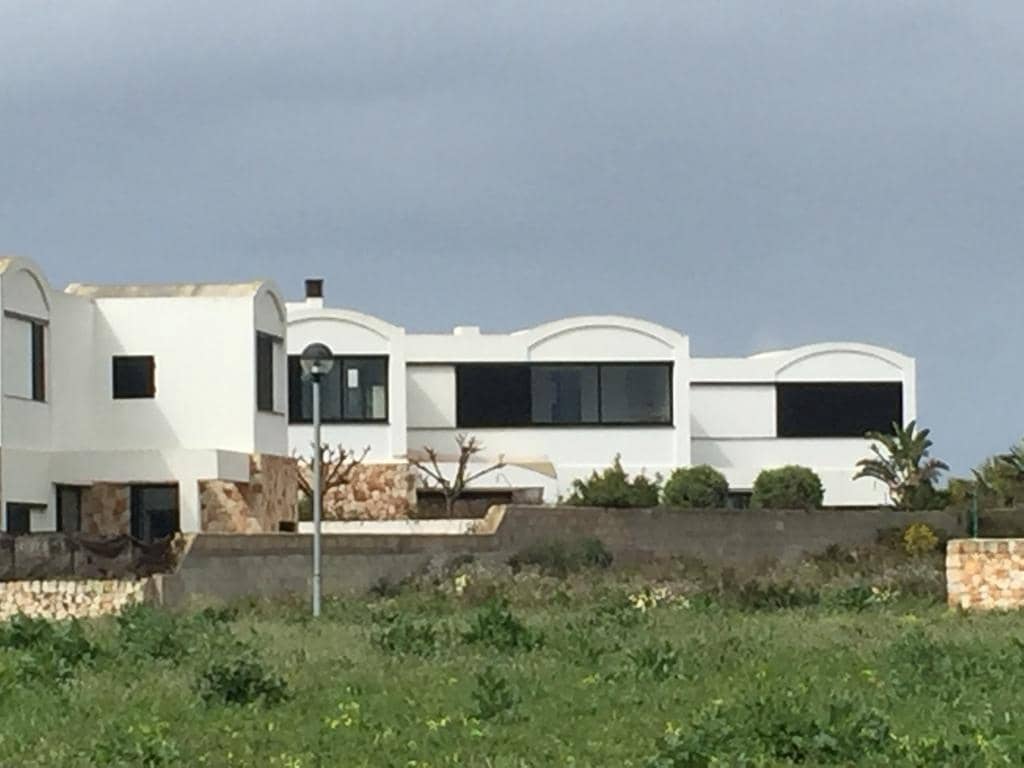 4 soveværelse Villa til salg i Cala Blanca med swimmingpool garage - € 890.000 (Ref: 8735646)