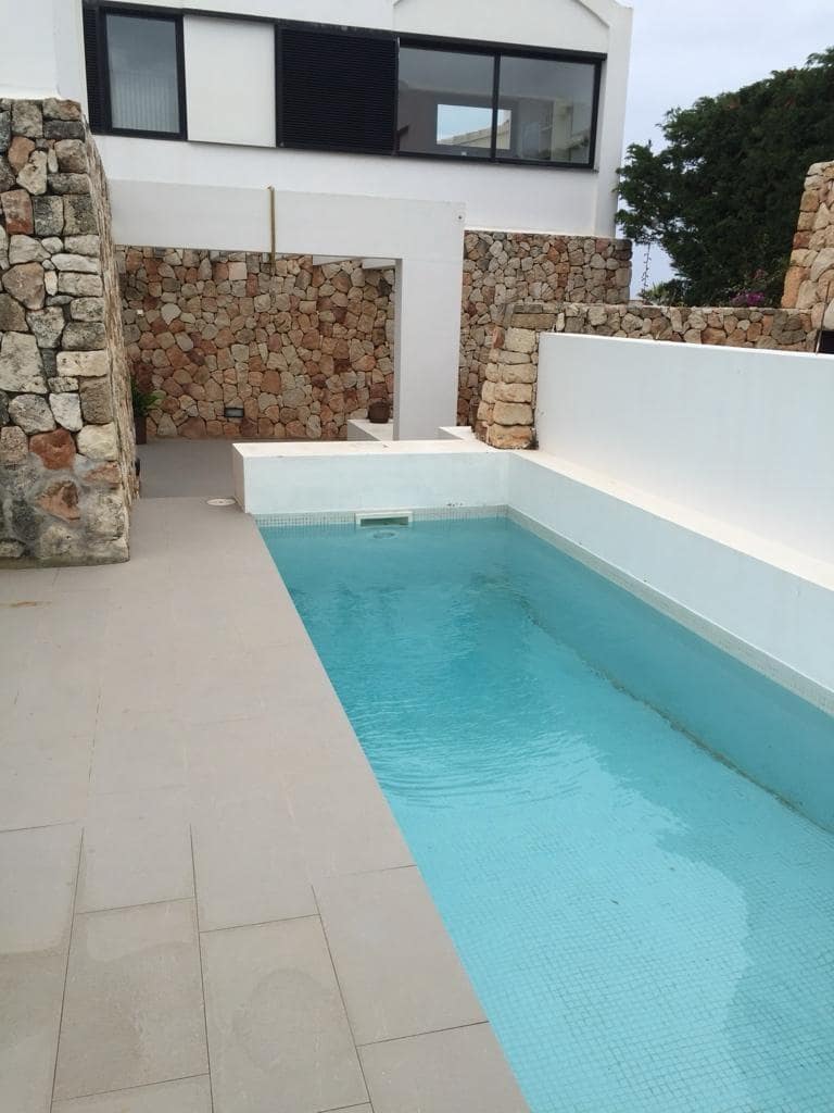 4 soveværelse Villa til salg i Cala Blanca med swimmingpool garage - € 890.000 (Ref: 8735646)