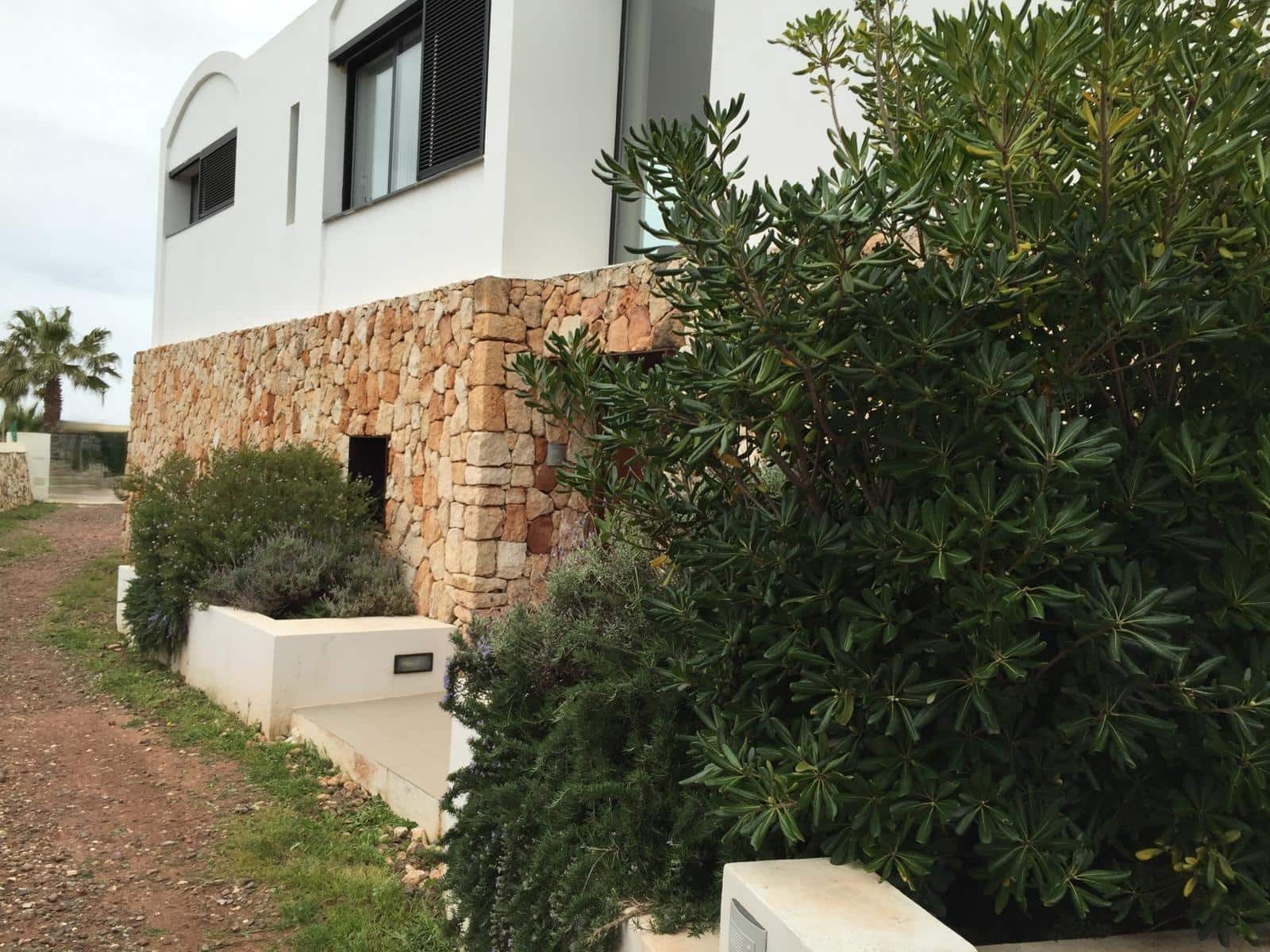 4 soveværelse Villa til salg i Cala Blanca med swimmingpool garage - € 890.000 (Ref: 8735646)