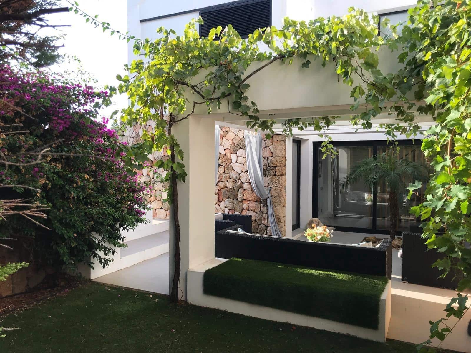 4 soveværelse Villa til salg i Cala Blanca med swimmingpool garage - € 890.000 (Ref: 8735646)