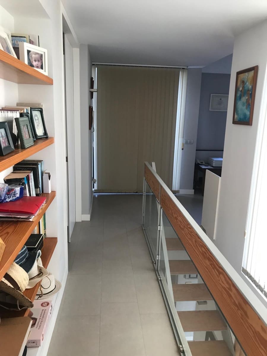 4 soveværelse Villa til salg i Cala Blanca med swimmingpool garage - € 890.000 (Ref: 8735646)