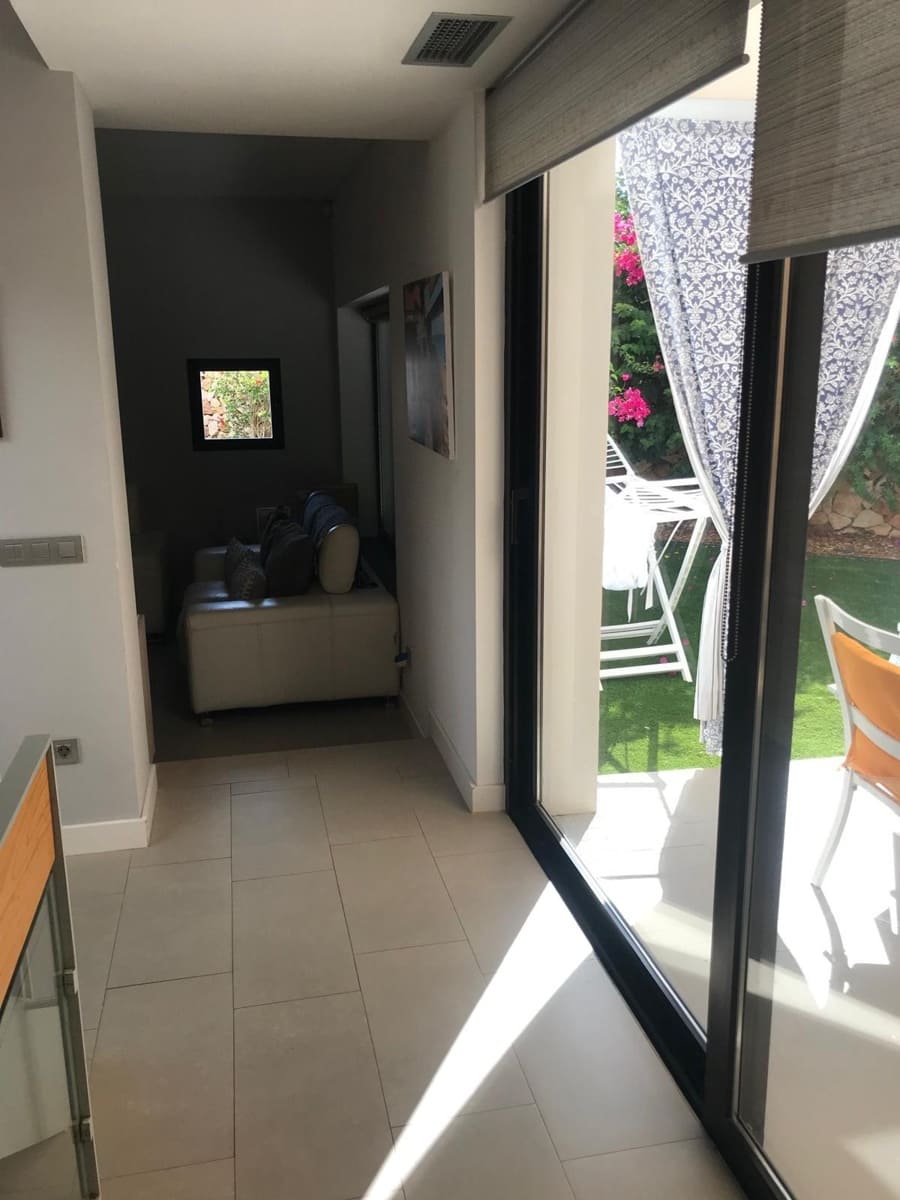 4 soveværelse Villa til salg i Cala Blanca med swimmingpool garage - € 890.000 (Ref: 8735646)