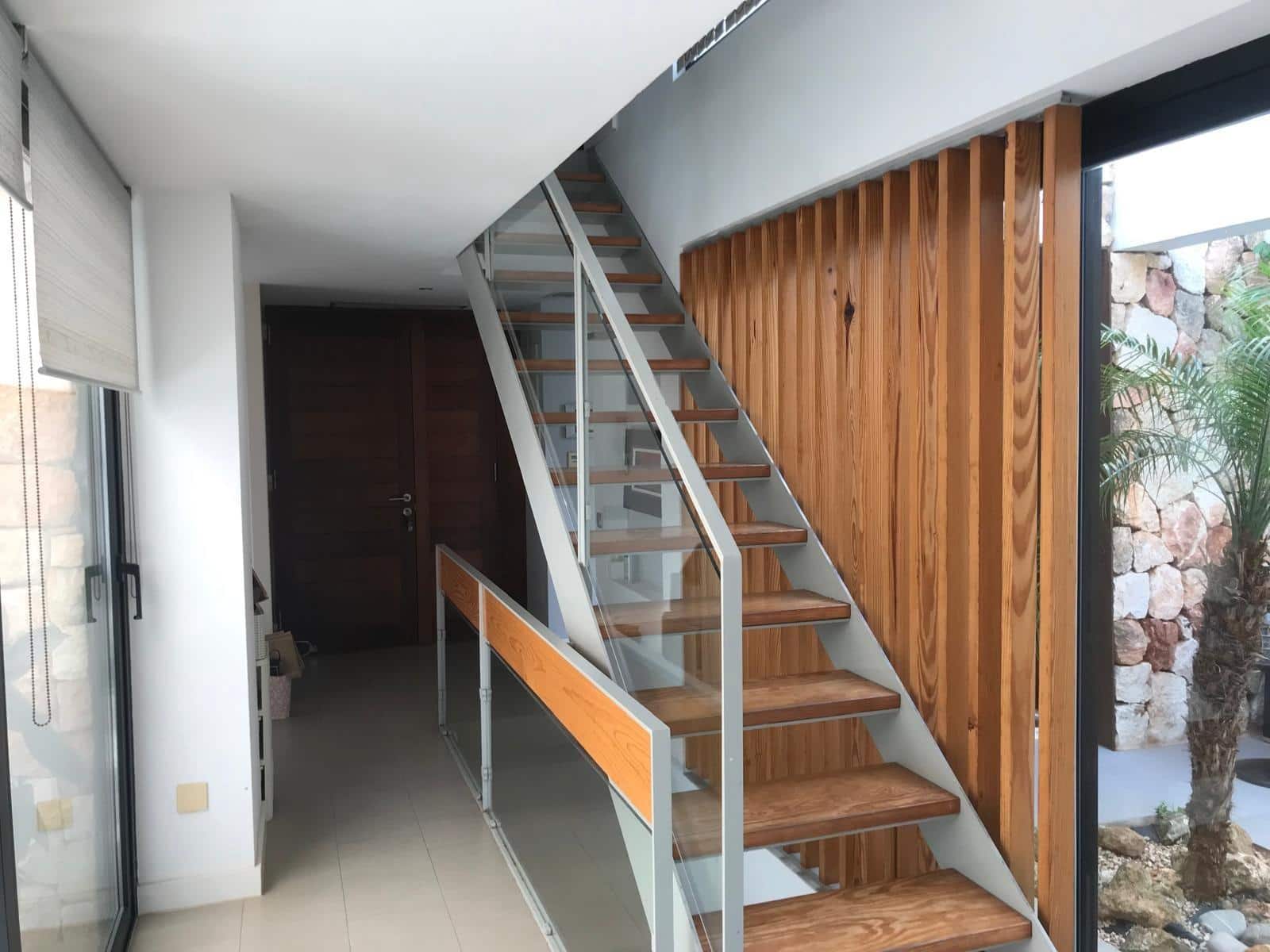 4 soveværelse Villa til salg i Cala Blanca med swimmingpool garage - € 890.000 (Ref: 8735646)