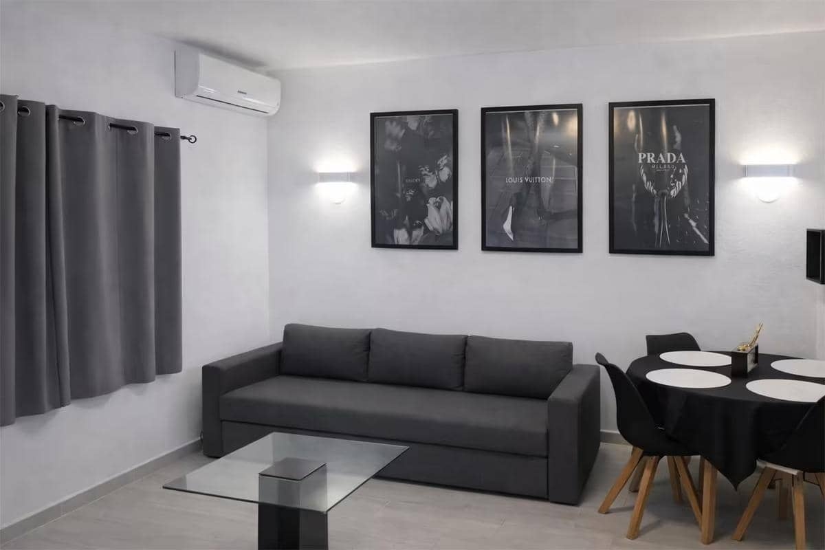 3 slaapkamer Rijtjeshuis te koop in Cala'n Porter - € 370.000 (Ref: 8957200)