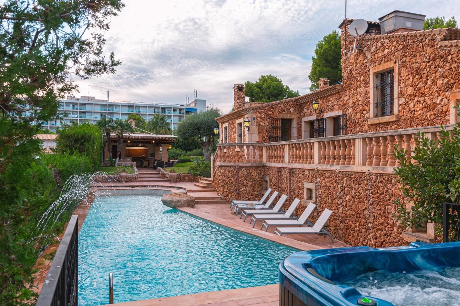 5 quarto Moradia para arrendar em Costa de los Pinos com piscina garagem - 6 000 € (Ref: 9059451)