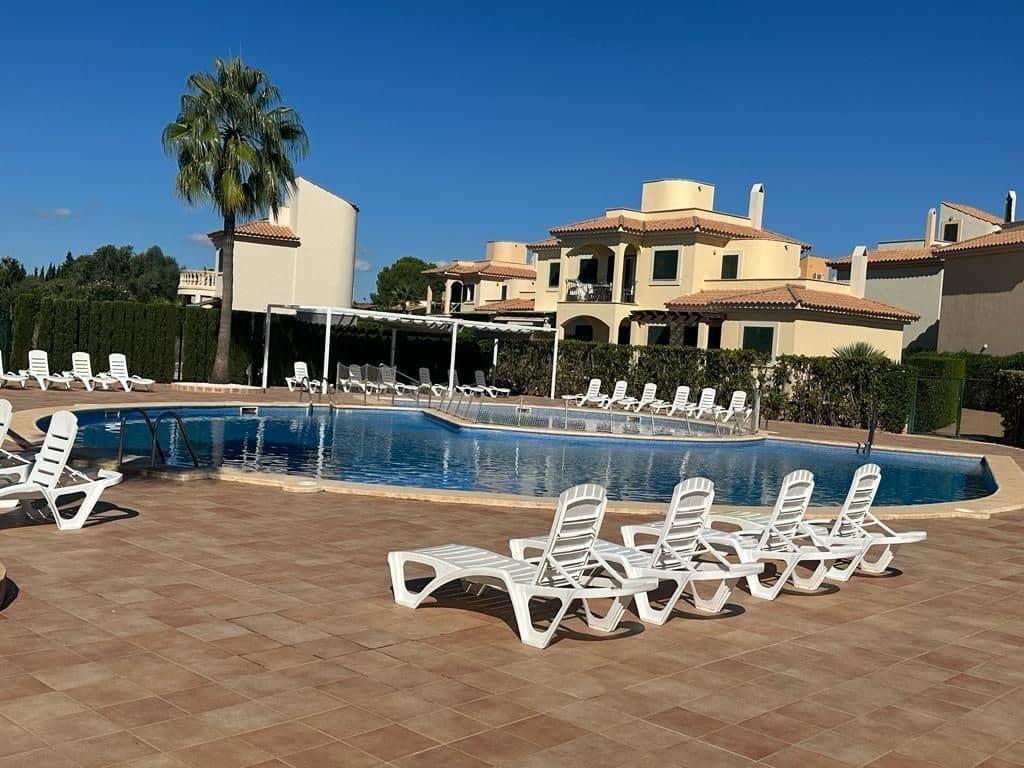 2 soverom Villa til salgs i Campos med svømmebasseng garasje - € 695 000 (Ref: 9159539)