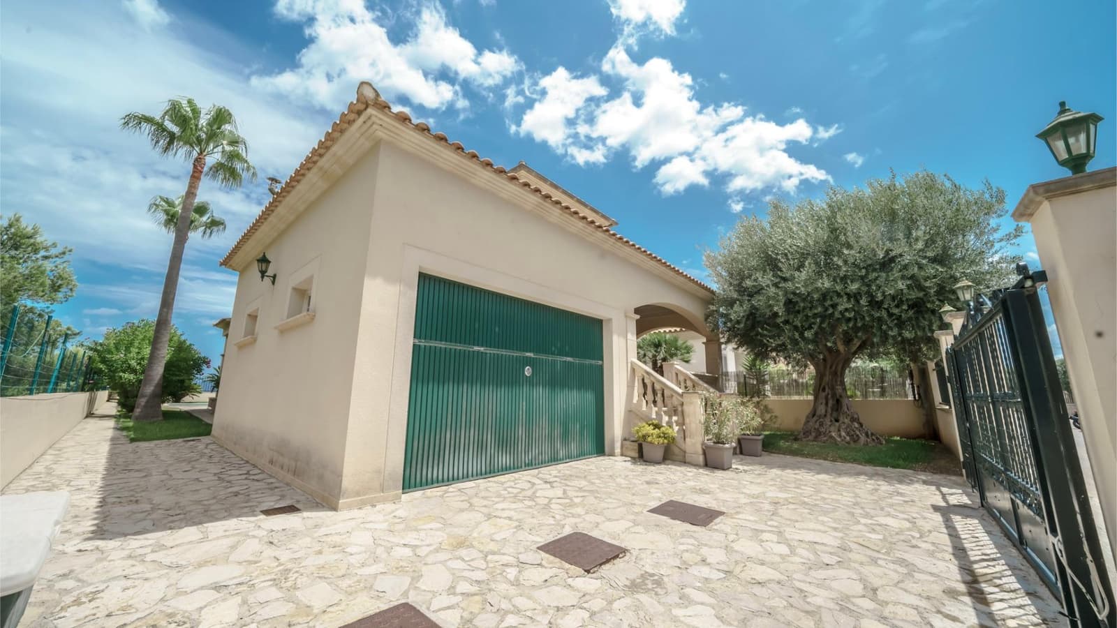 4 soveværelse Villa til salg i Alcudia med swimmingpool garage - € 1.795.000 (Ref: 9162347)