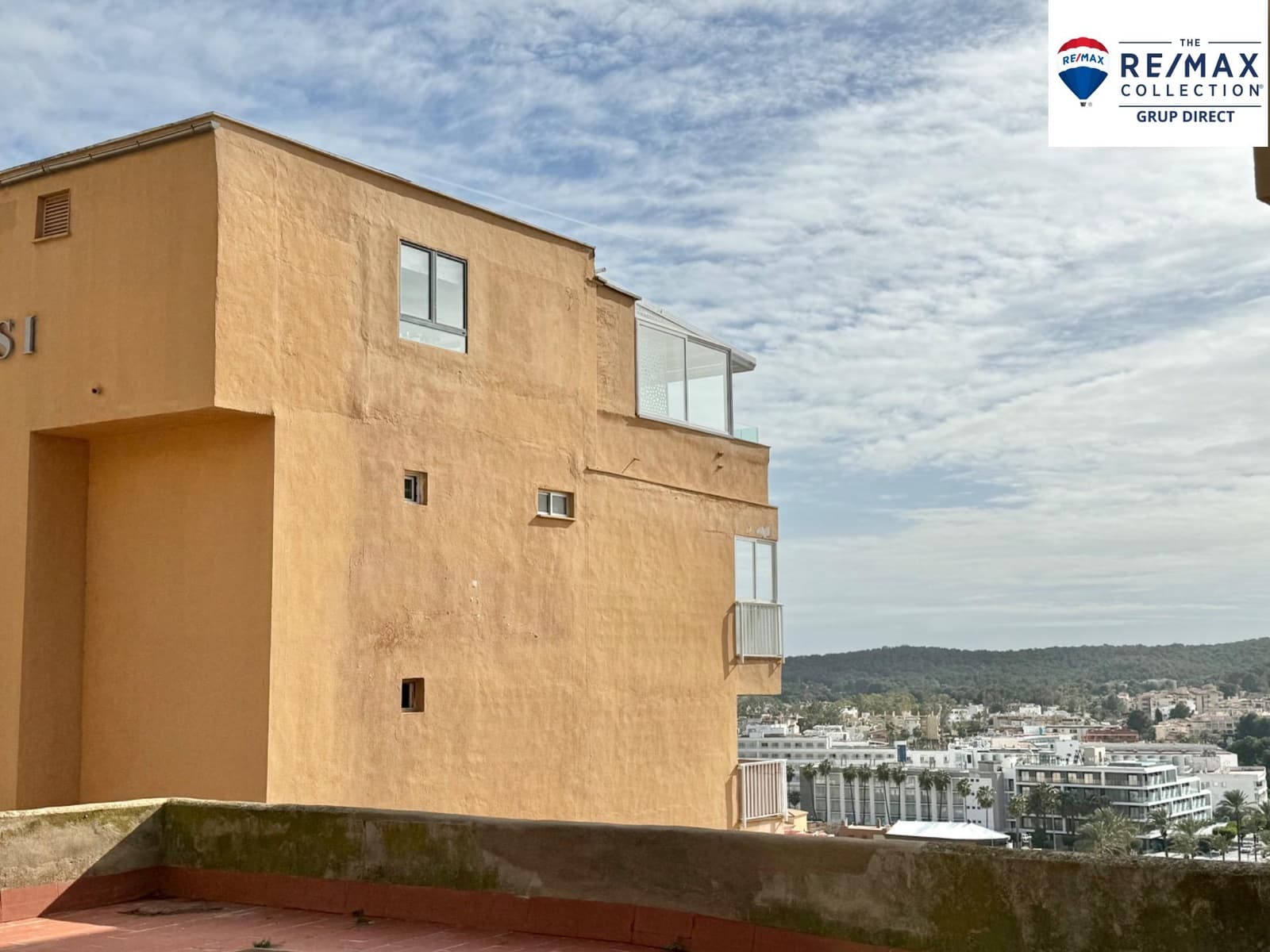 Ático de 2 habitaciones en Santa Ponsa en venta con piscina - 695.000 € (Ref: 9215146)