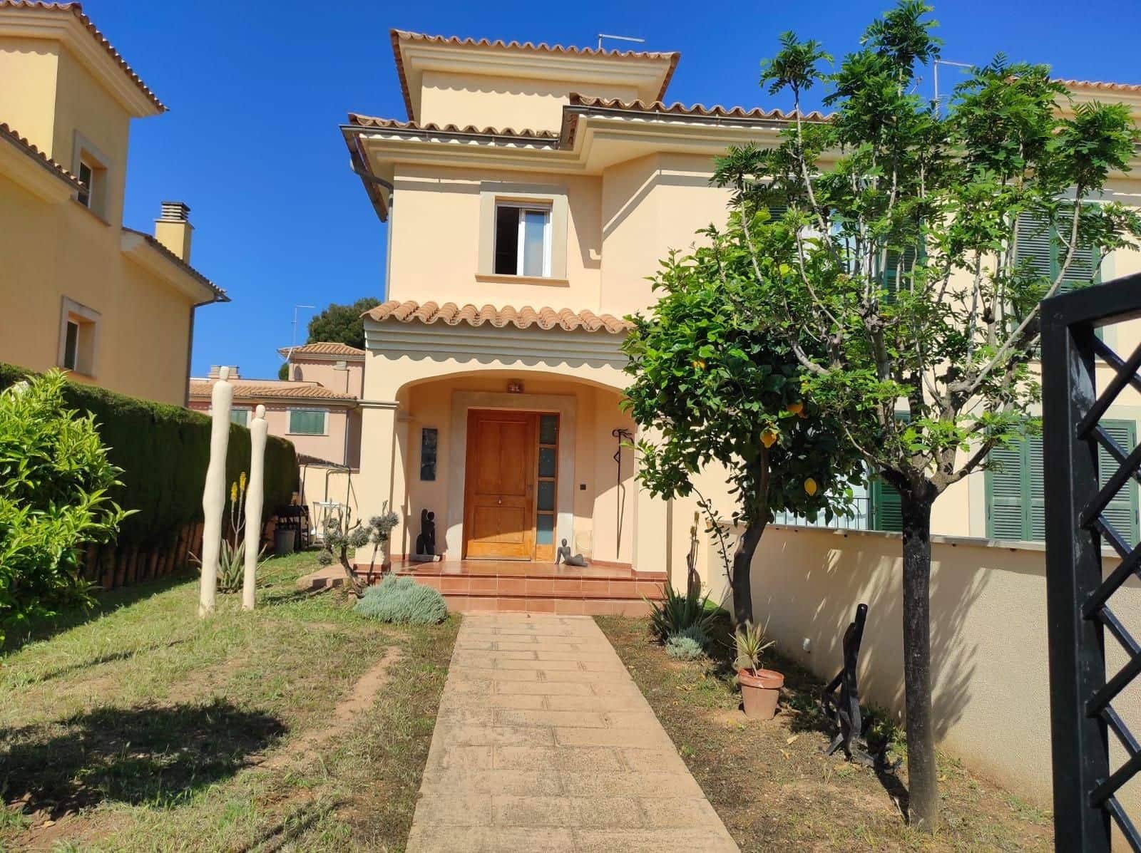 3 slaapkamer Rijtjeshuis te koop in Puig de Ros met zwembad garage - € 745.000 (Ref: 9217477)