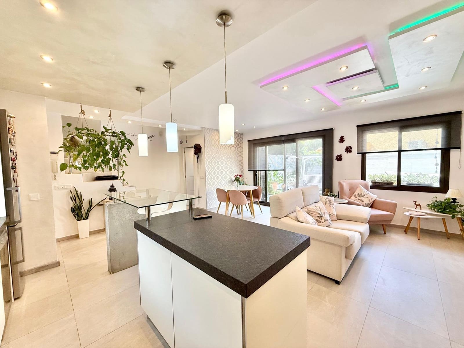 2 soveværelse Semi-Rækkehus til salg i Santa Ponsa med swimmingpool - € 650.000 (Ref: 9269825)