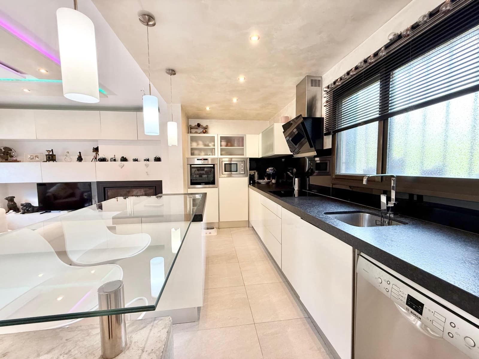 2 soveværelse Semi-Rækkehus til salg i Santa Ponsa med swimmingpool - € 650.000 (Ref: 9269825)