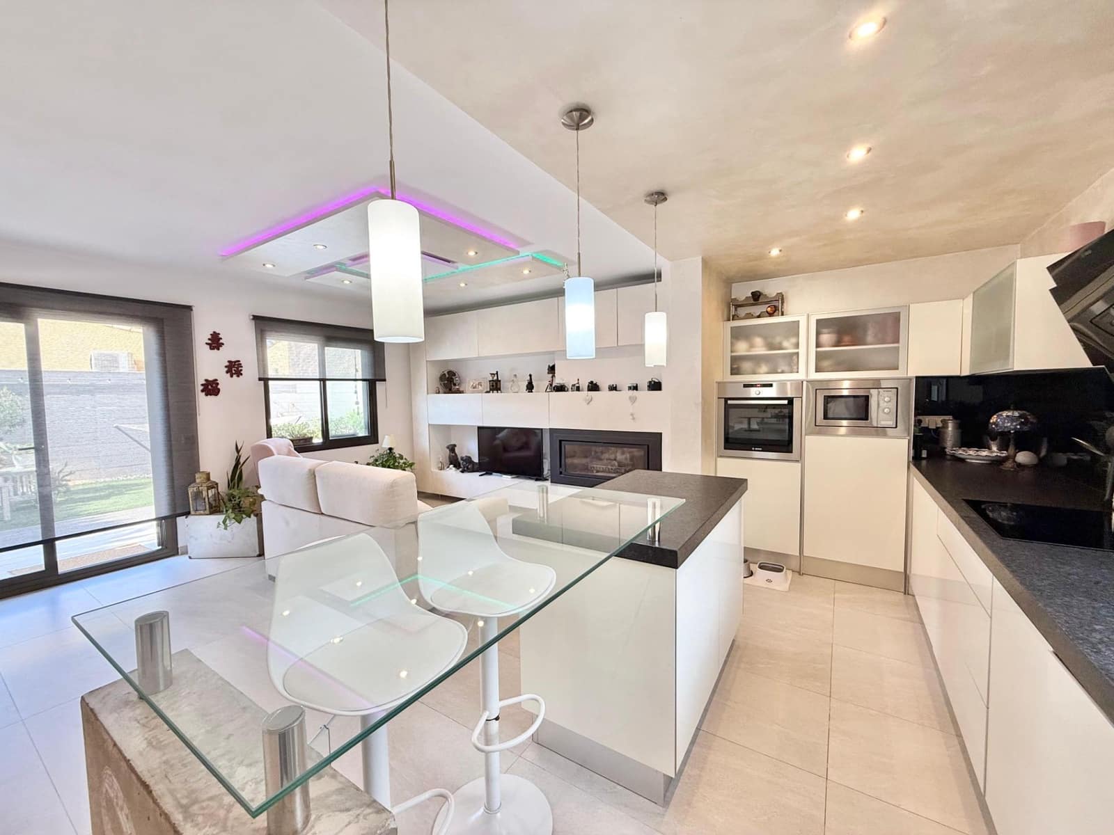 2 soveværelse Semi-Rækkehus til salg i Santa Ponsa med swimmingpool - € 650.000 (Ref: 9269825)