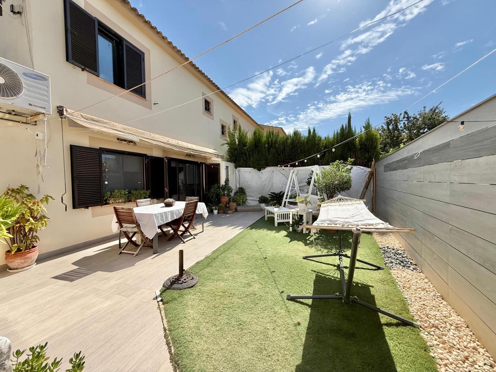 2 soveværelse Semi-Rækkehus til salg i Santa Ponsa med swimmingpool - € 650.000 (Ref: 9269825)