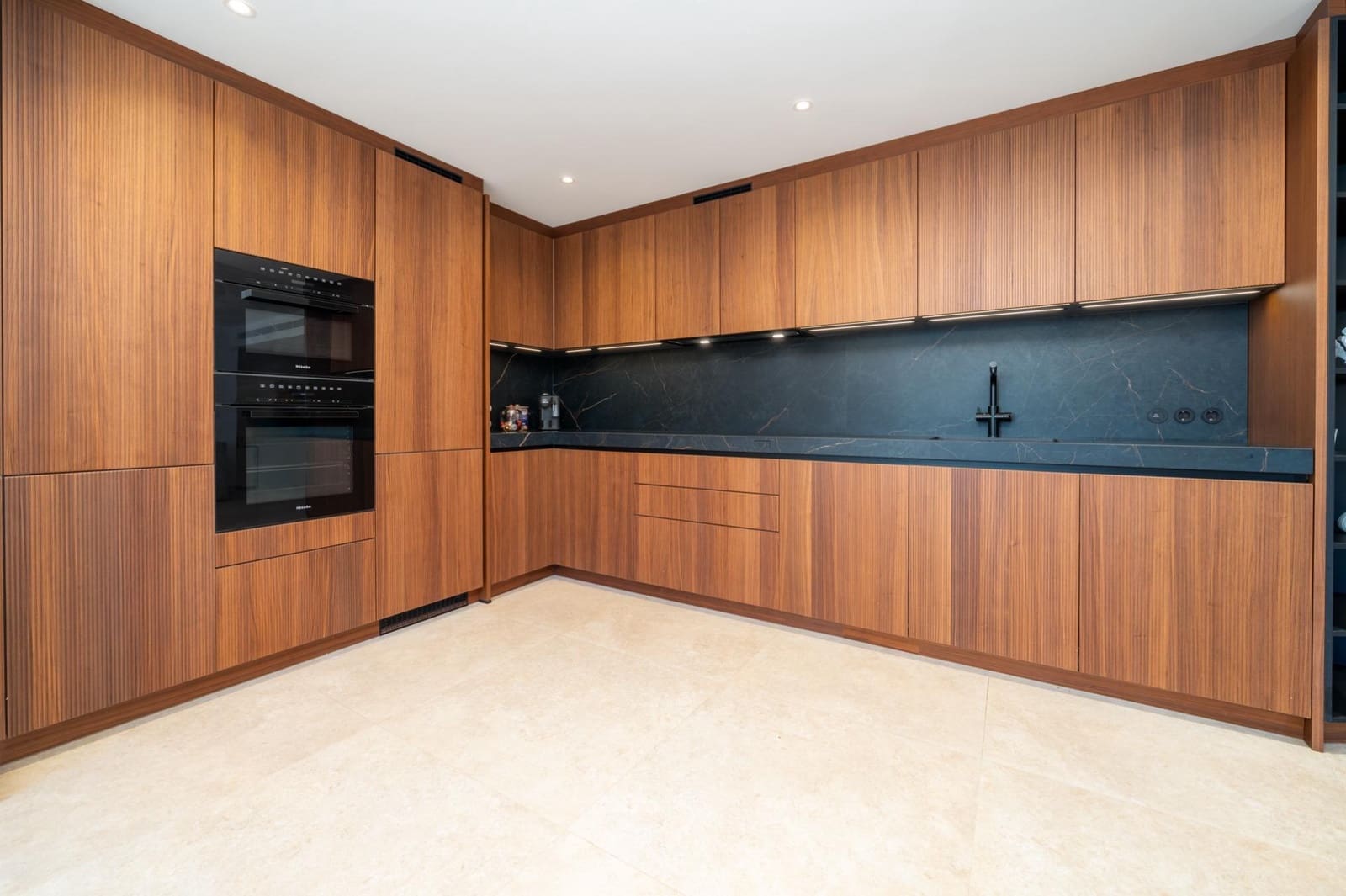 3 bedroom Apartment for rent in Peguera / Paguera with garage - € 3,500 (Ref: 9294429)