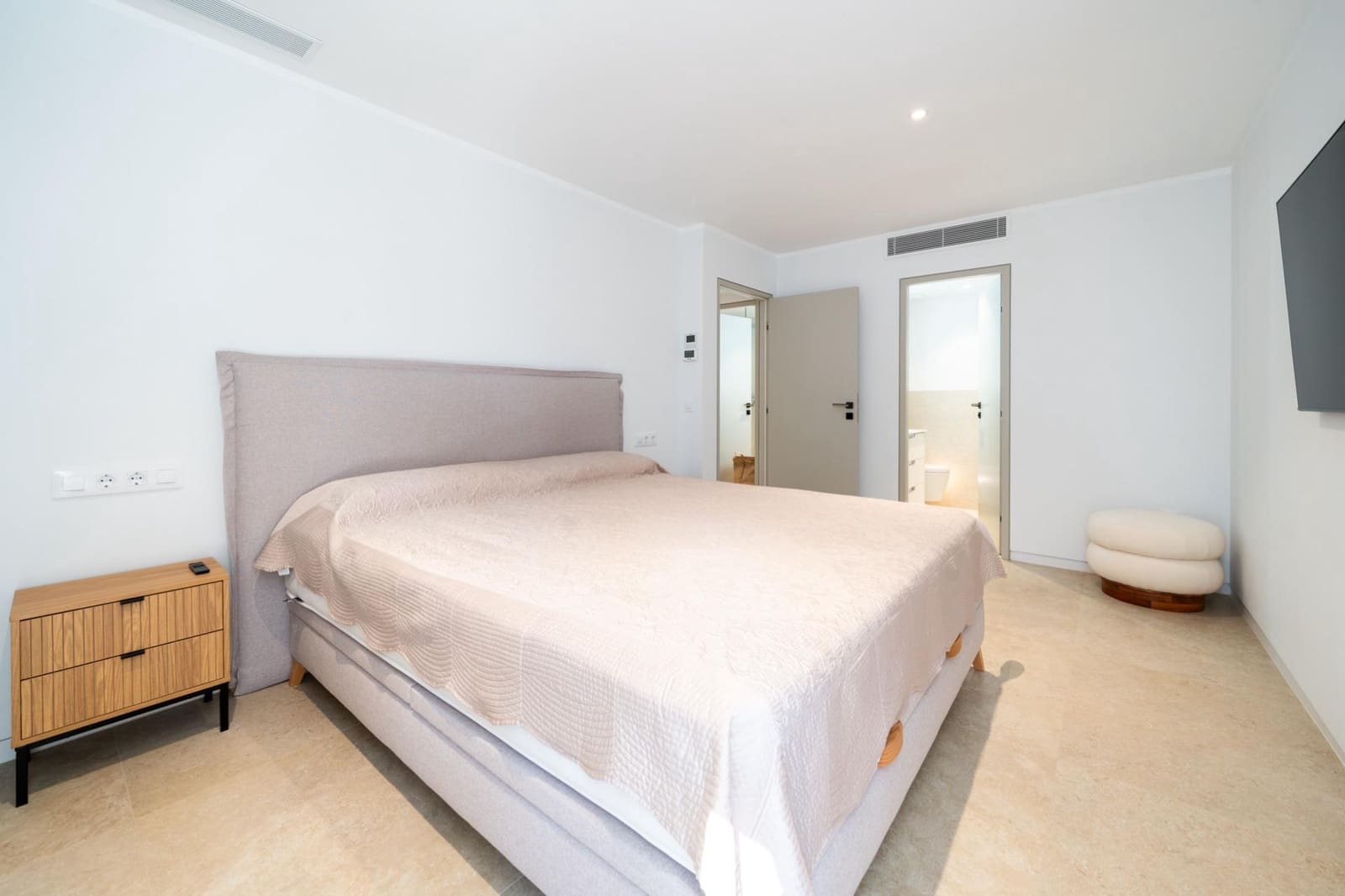 3 bedroom Apartment for rent in Peguera / Paguera with garage - € 3,500 (Ref: 9294429)