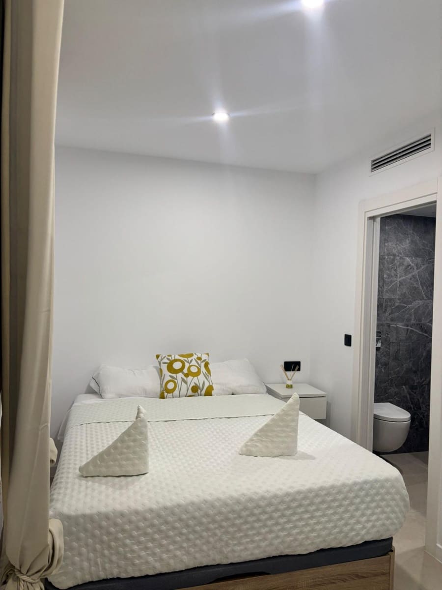 2 slaapkamer Rijtjeshuis te huur in Palma de Mallorca met zwembad - € 3.200 (Ref: 9294430)