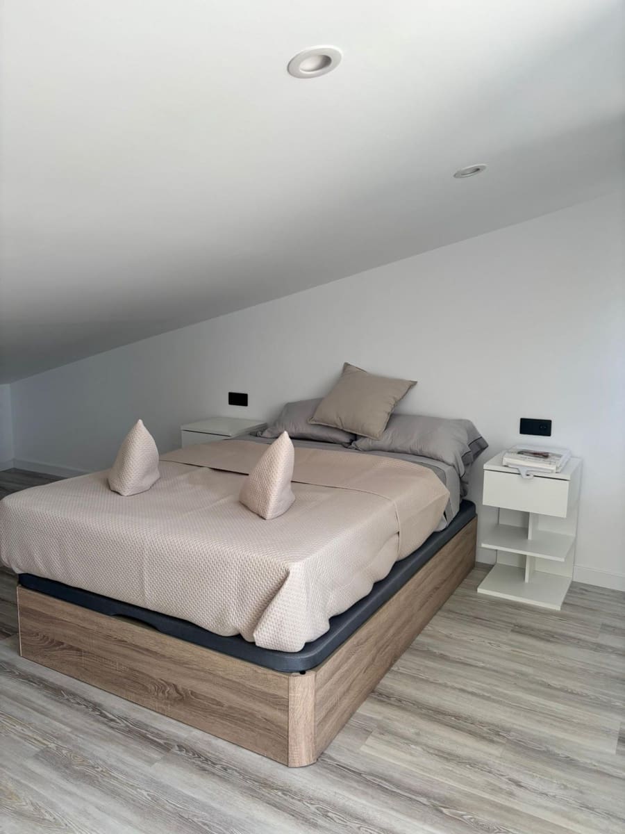 2 slaapkamer Rijtjeshuis te huur in Palma de Mallorca met zwembad - € 3.200 (Ref: 9294430)