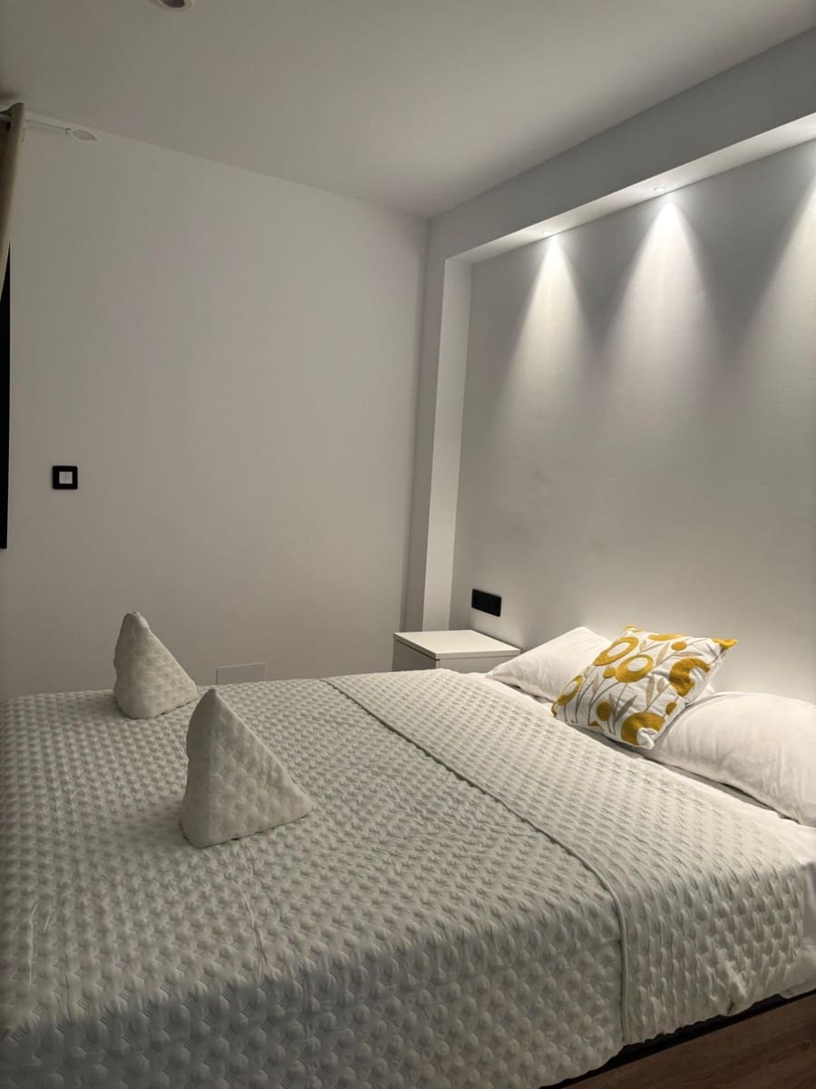 2 slaapkamer Rijtjeshuis te huur in Palma de Mallorca met zwembad - € 3.200 (Ref: 9294430)