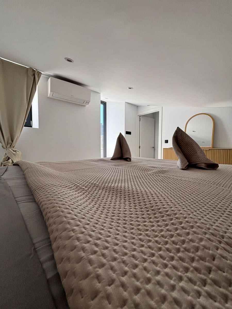 2 slaapkamer Rijtjeshuis te huur in Palma de Mallorca met zwembad - € 3.200 (Ref: 9294430)