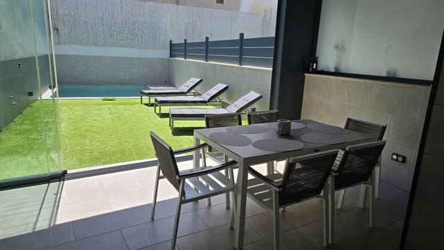 2 slaapkamer Rijtjeshuis te huur in Palma de Mallorca met zwembad - € 3.200 (Ref: 9294430)