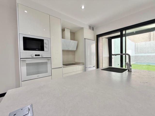 2 slaapkamer Rijtjeshuis te huur in Palma de Mallorca met zwembad - € 3.200 (Ref: 9294430)