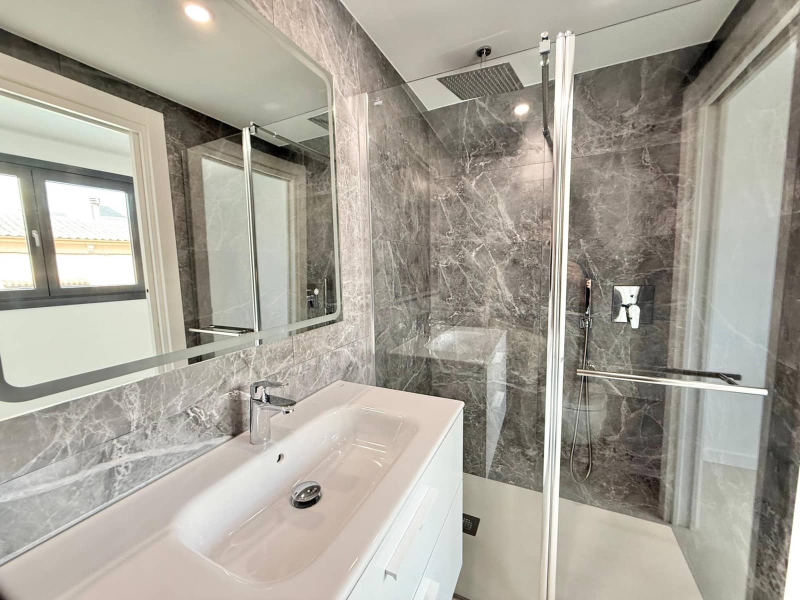 2 slaapkamer Rijtjeshuis te huur in Palma de Mallorca met zwembad - € 3.200 (Ref: 9294430)