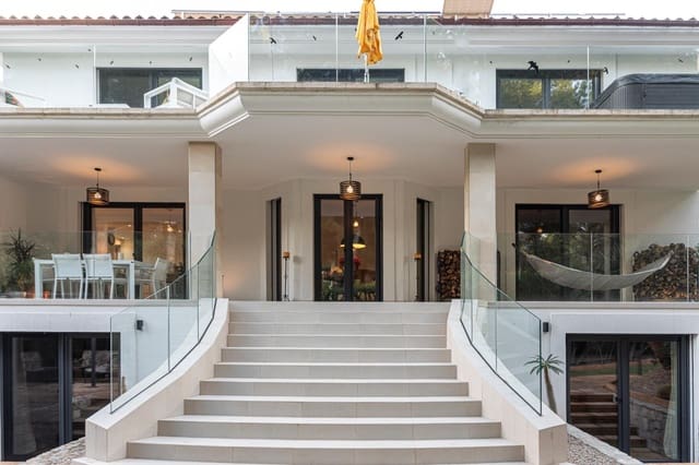 5 makuuhuone Huvila myytävänä paikassa Costa de la Calma, Calvià mukana uima-altaan - 3 750 000 € (Ref: 9355933)