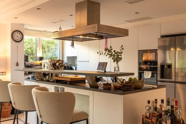 5 makuuhuone Huvila myytävänä paikassa Costa de la Calma, Calvià mukana uima-altaan - 3 750 000 € (Ref: 9355933)