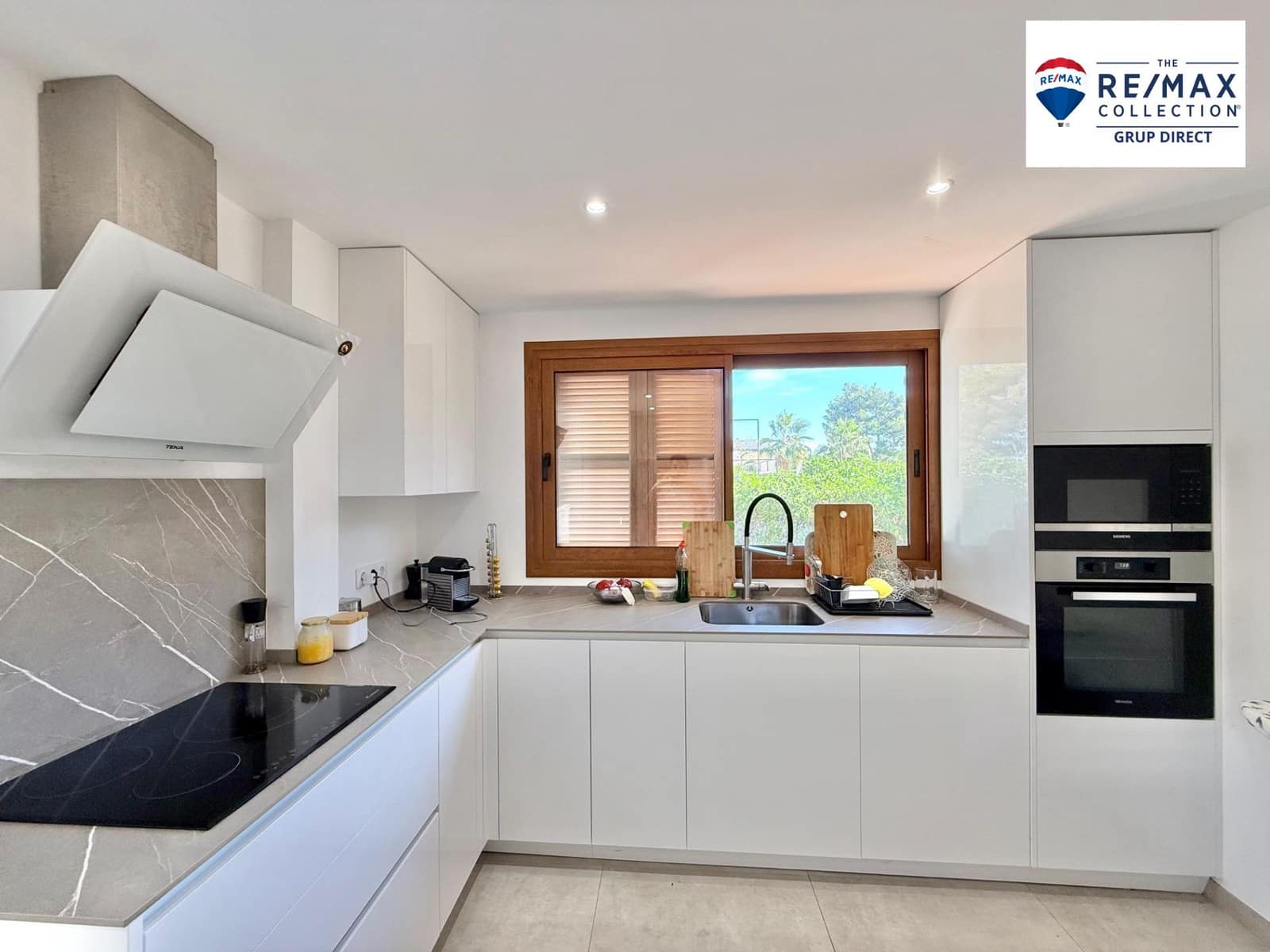 4 bedroom Villa for sale in Santa Ponsa with pool garage - € 1,950,000 (Ref: 9390973)