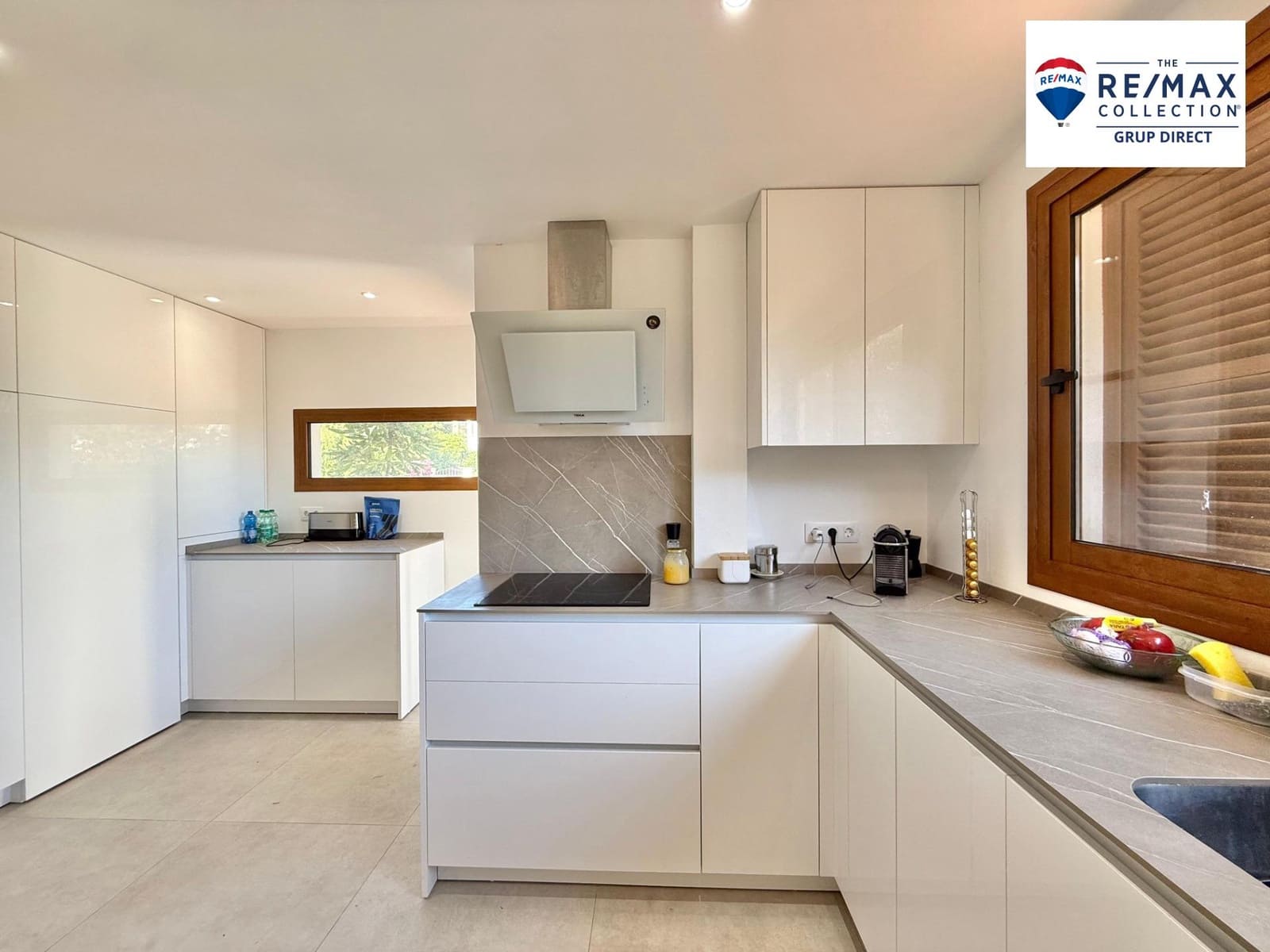 4 bedroom Villa for sale in Santa Ponsa with pool garage - € 1,950,000 (Ref: 9390973)