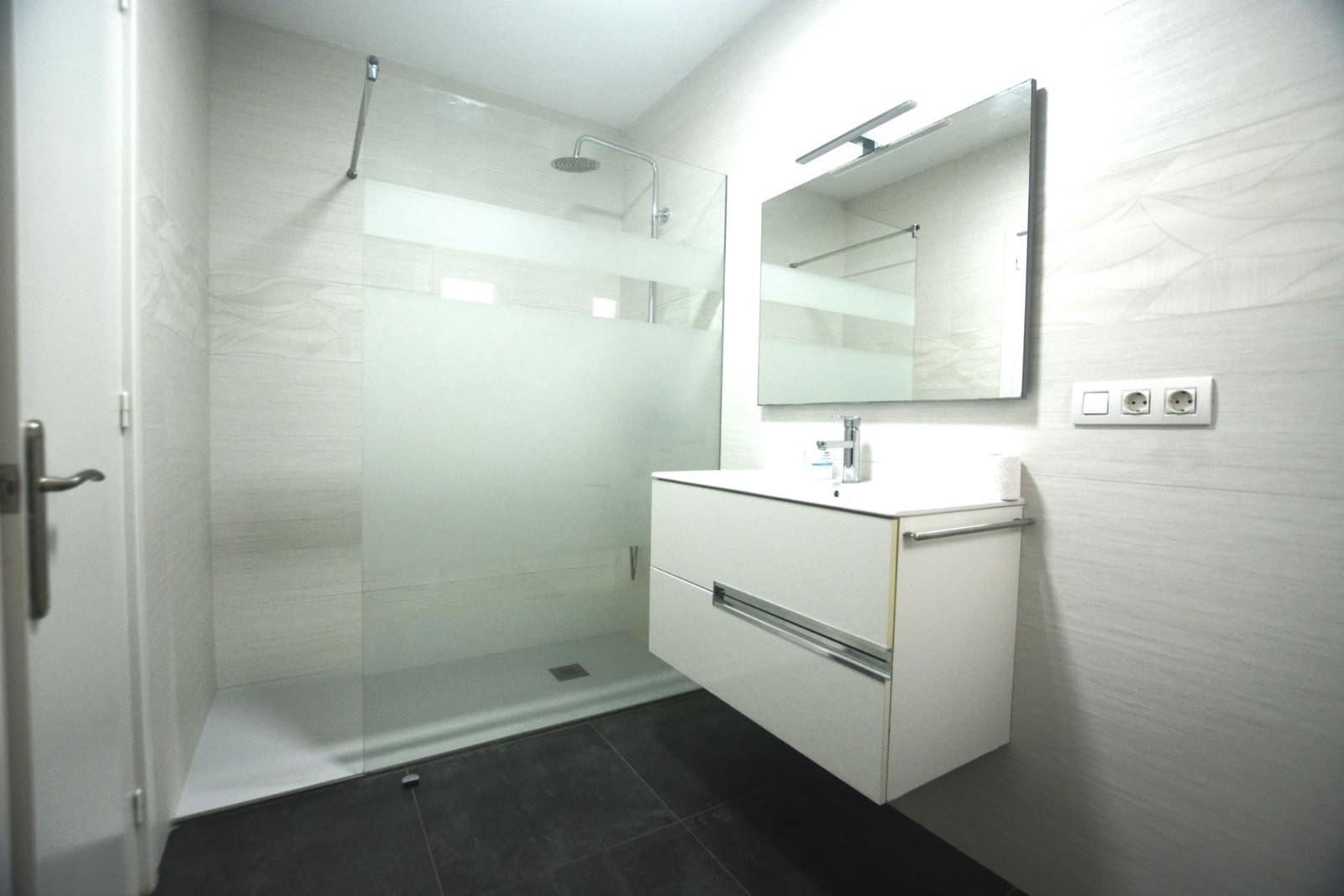 4 bedroom Flat for sale in El Migjorn Gran / Es Migjorn Gran - € 282,000 (Ref: 9451107)