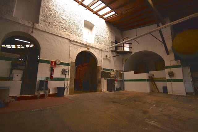 Biznes na sprzedaż w Binissalem z garażem - 2 500 000 € (Ref: 9462451)