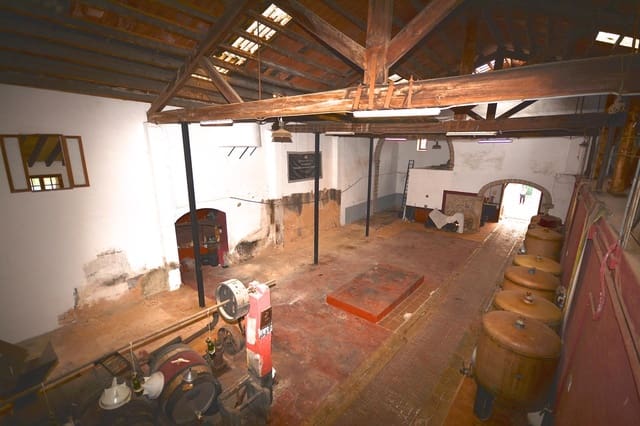 Biznes na sprzedaż w Binissalem z garażem - 2 500 000 € (Ref: 9462451)