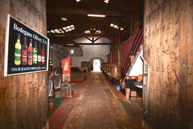 Business for sale in Binissalem with garage - € 2,500,000 (Ref: 9462451)