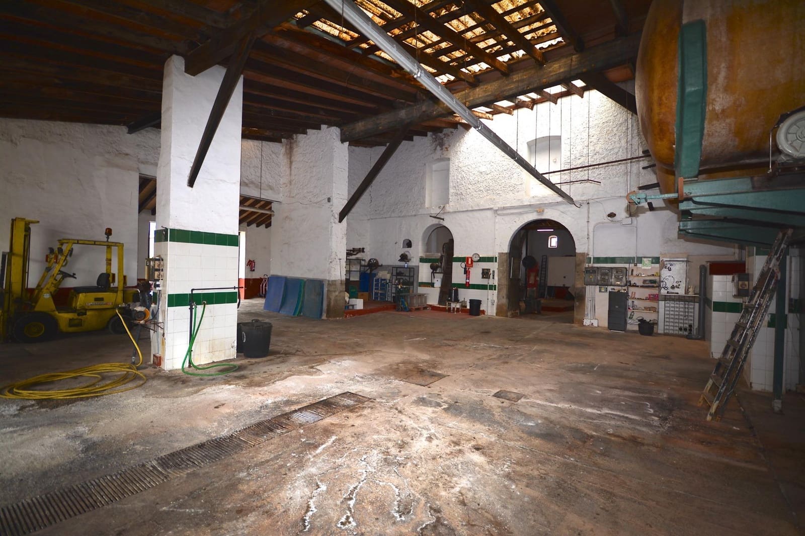 Business for sale in Binissalem with garage - € 2,500,000 (Ref: 9462451)