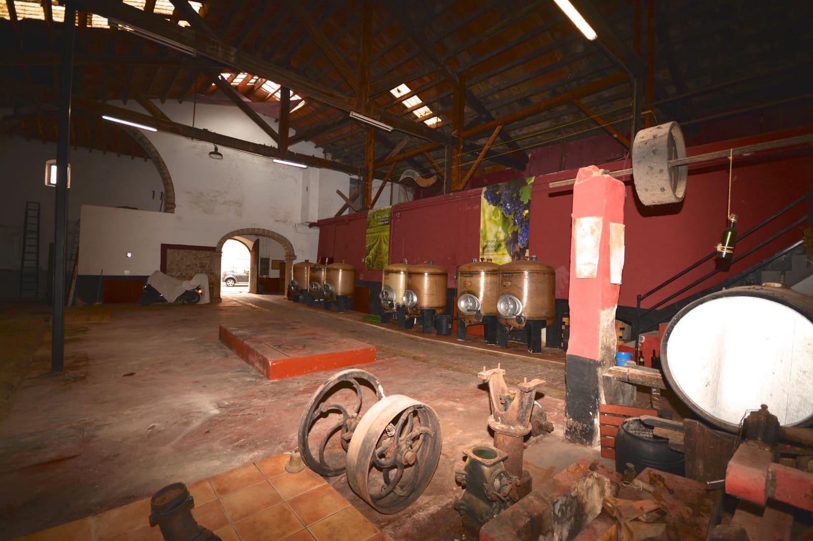 Business for sale in Binissalem with garage - € 2,500,000 (Ref: 9462451)