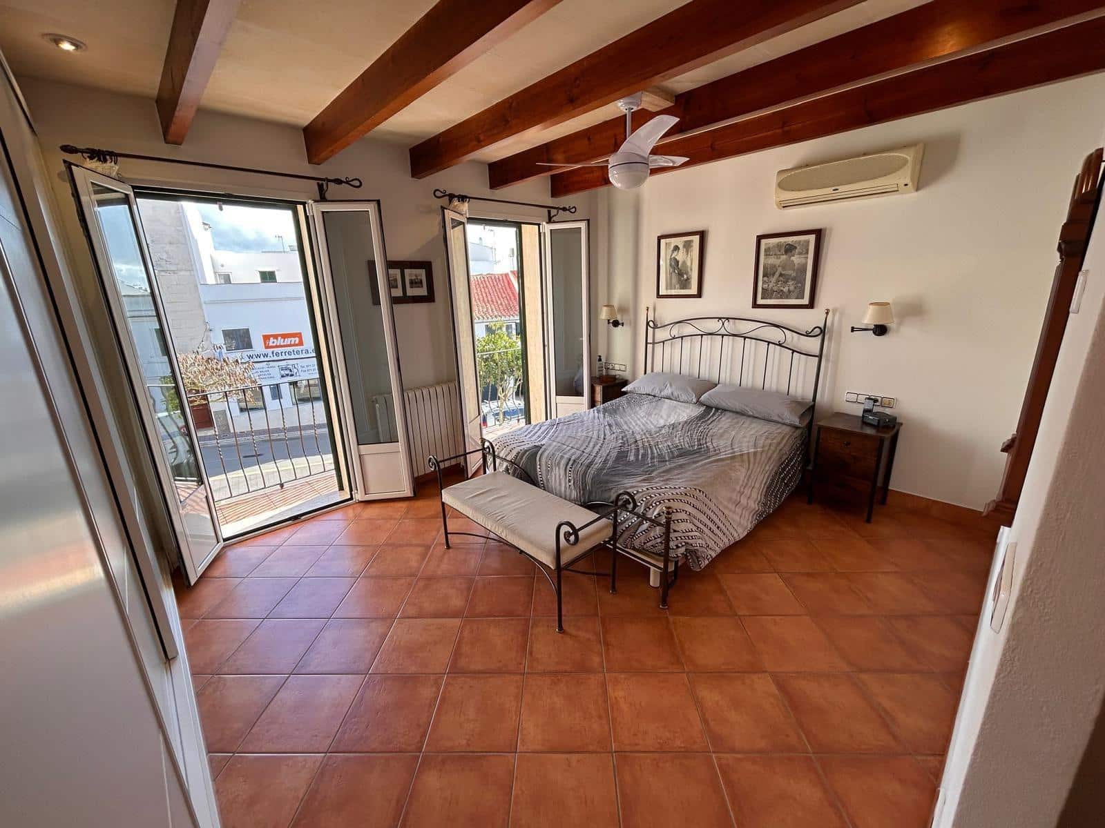 3 sovrum Radhus till salu i Alayor / Alaior med pool garage - 1 275 000 € (Ref: 9488382)