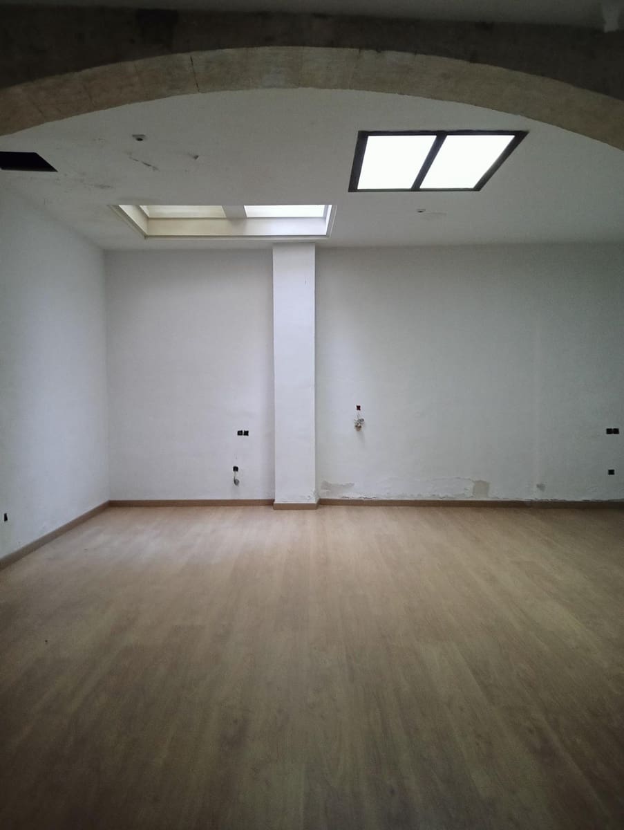 Business for rent in Manacor - € 750 (Ref: 9533832)