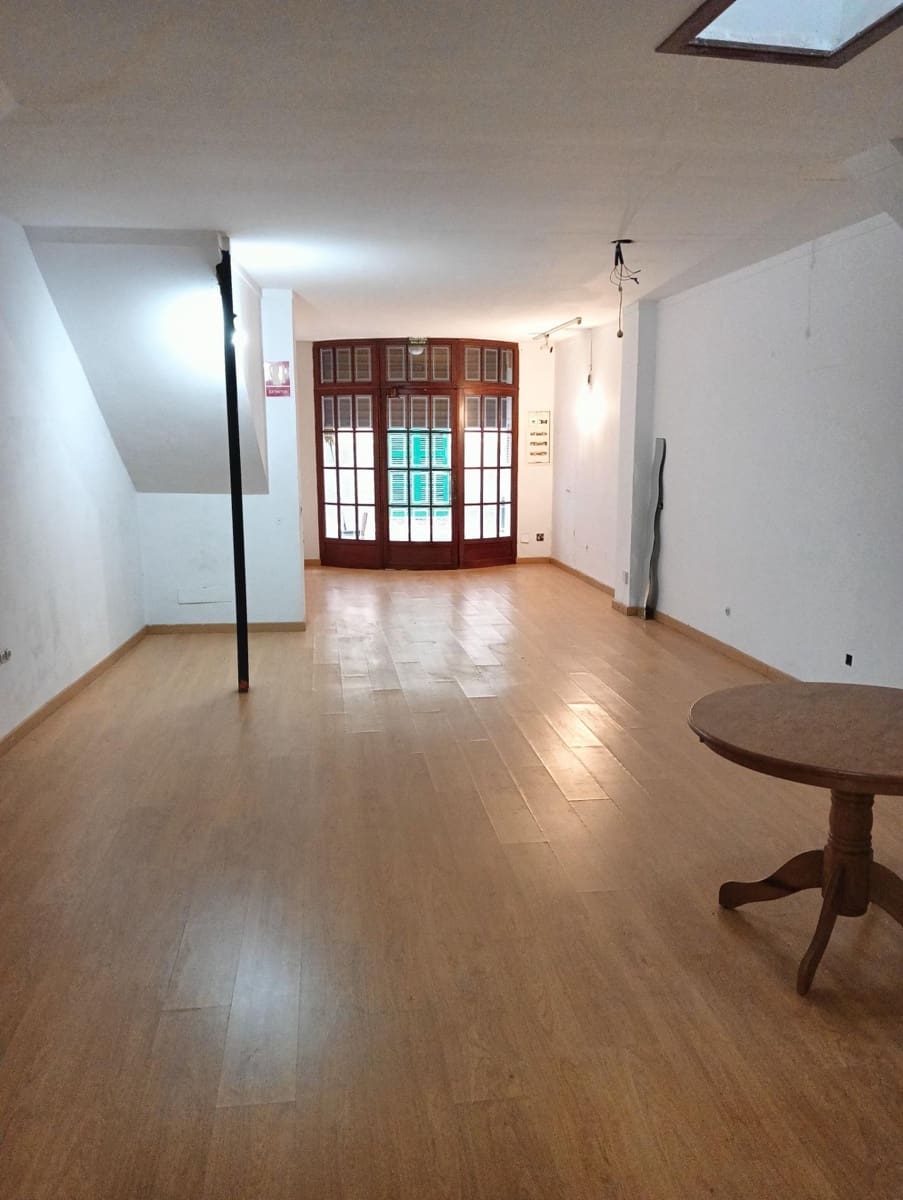 Business for rent in Manacor - € 750 (Ref: 9533832)