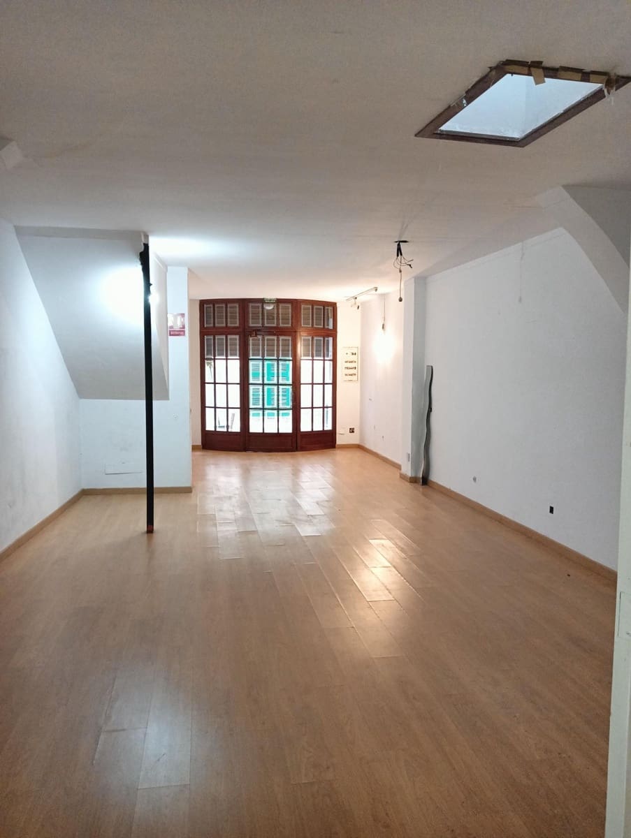 Business for rent in Manacor - € 750 (Ref: 9533832)