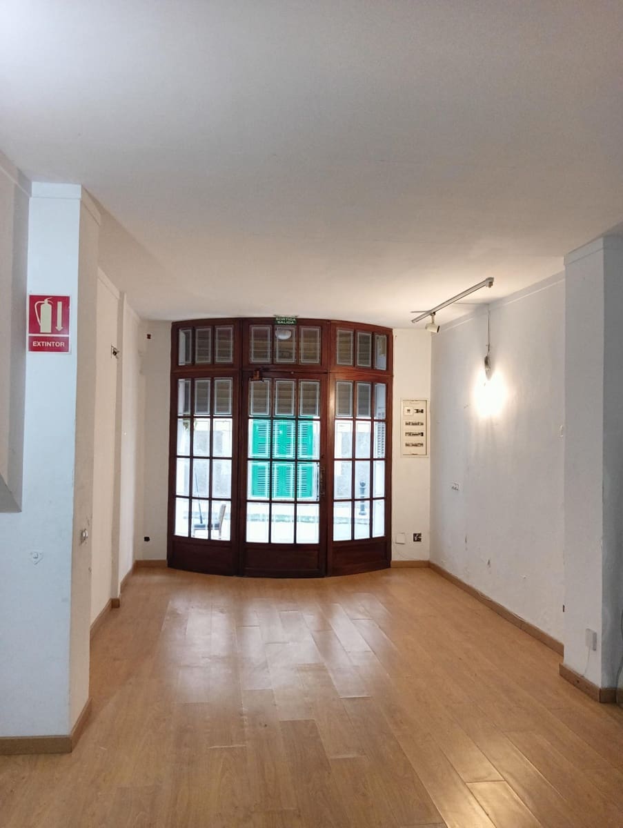 Business for rent in Manacor - € 750 (Ref: 9533832)