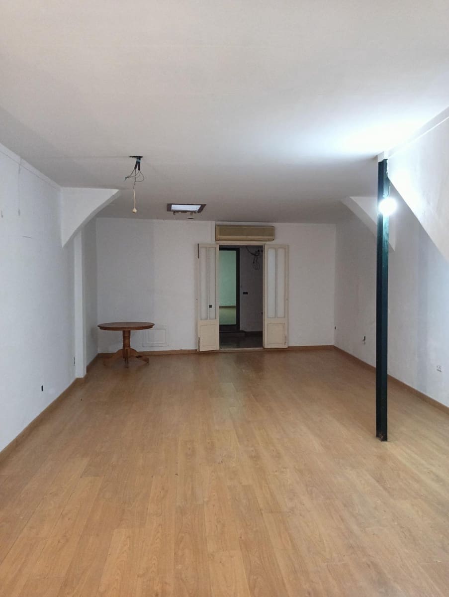 Business for rent in Manacor - € 750 (Ref: 9533832)