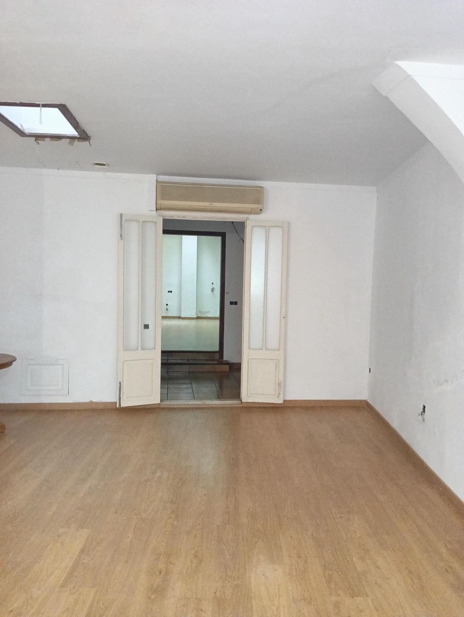 Business for rent in Manacor - € 750 (Ref: 9533832)