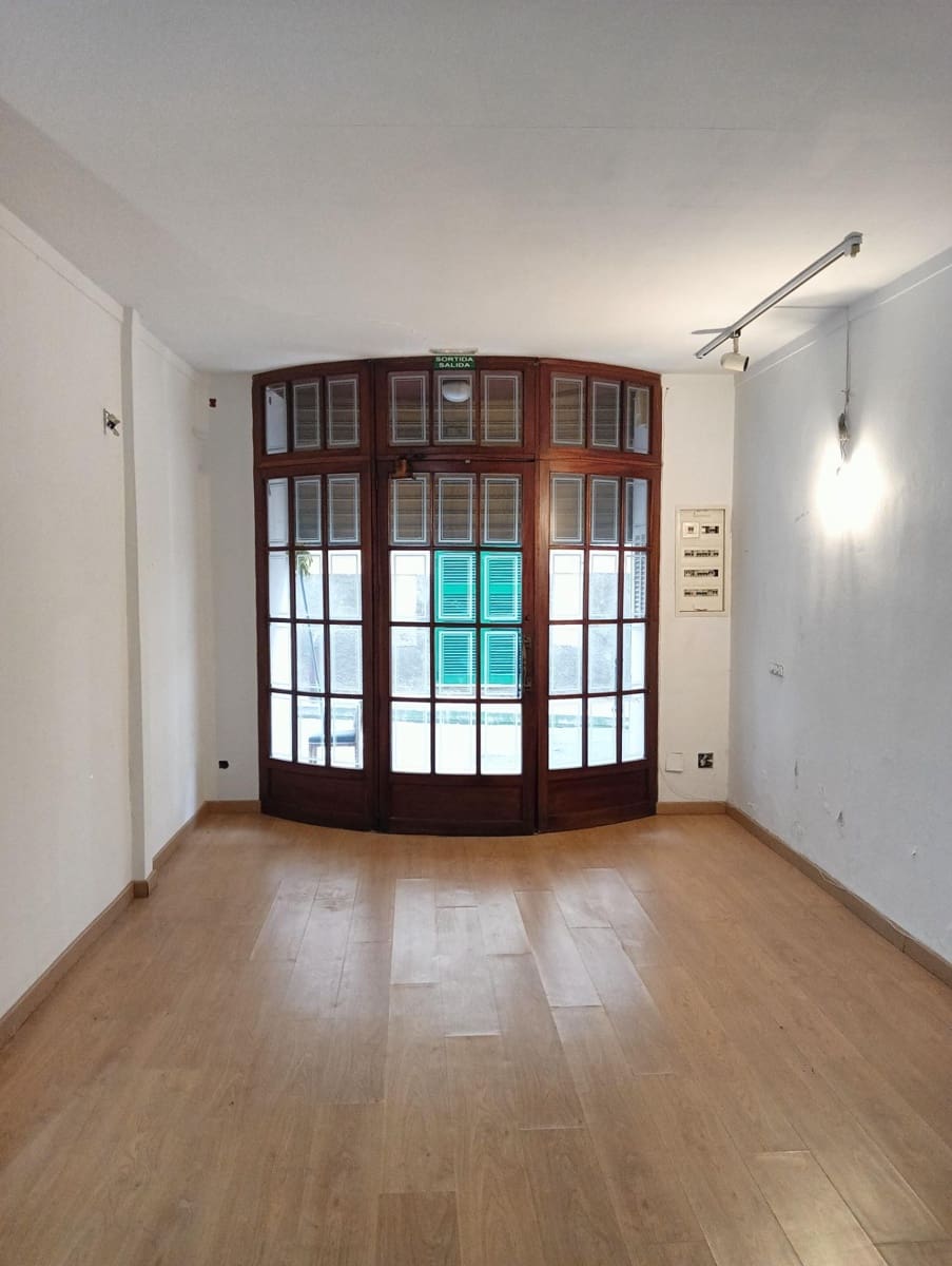 Business for rent in Manacor - € 750 (Ref: 9533832)