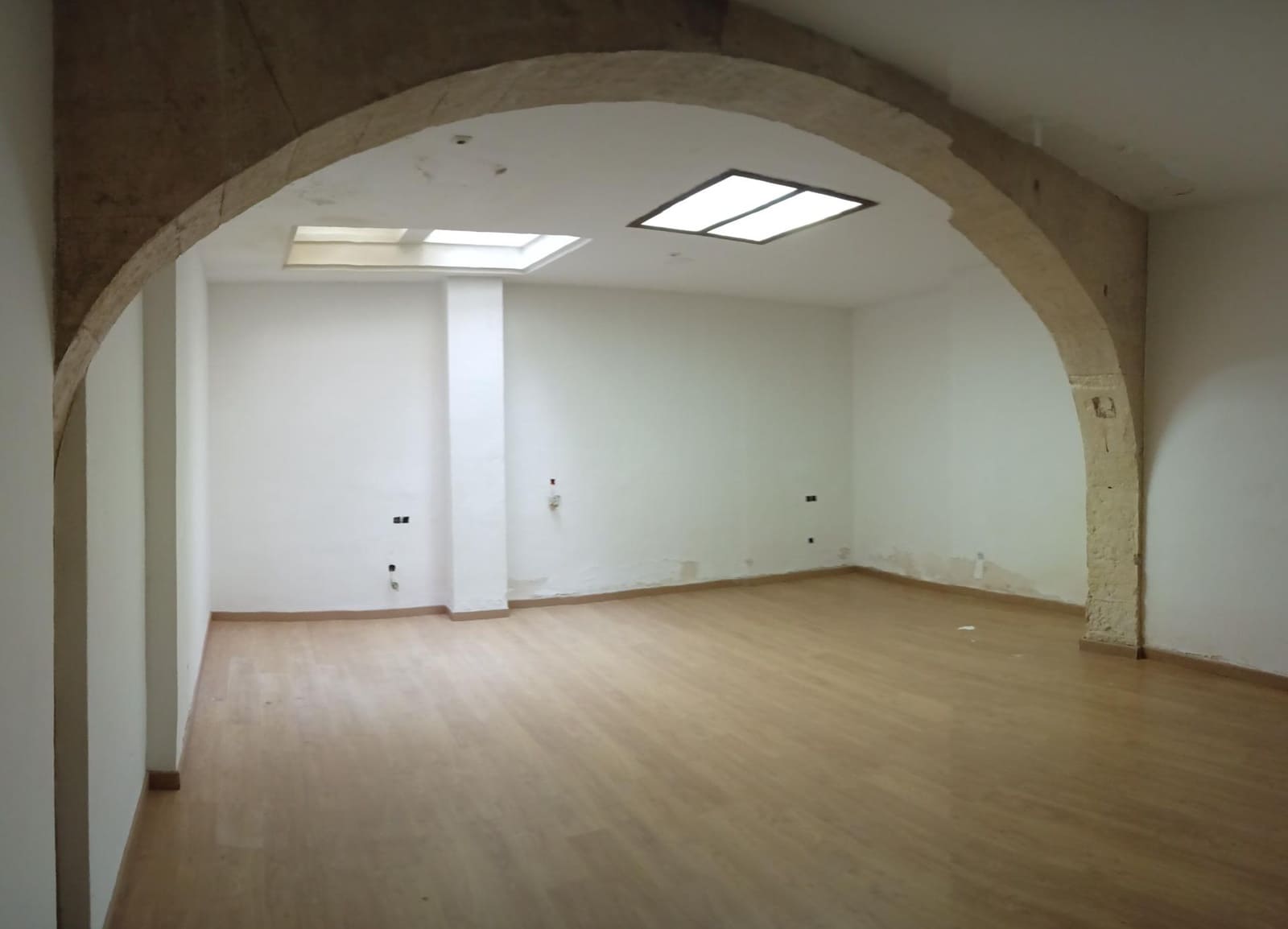 Business for rent in Manacor - € 750 (Ref: 9533832)