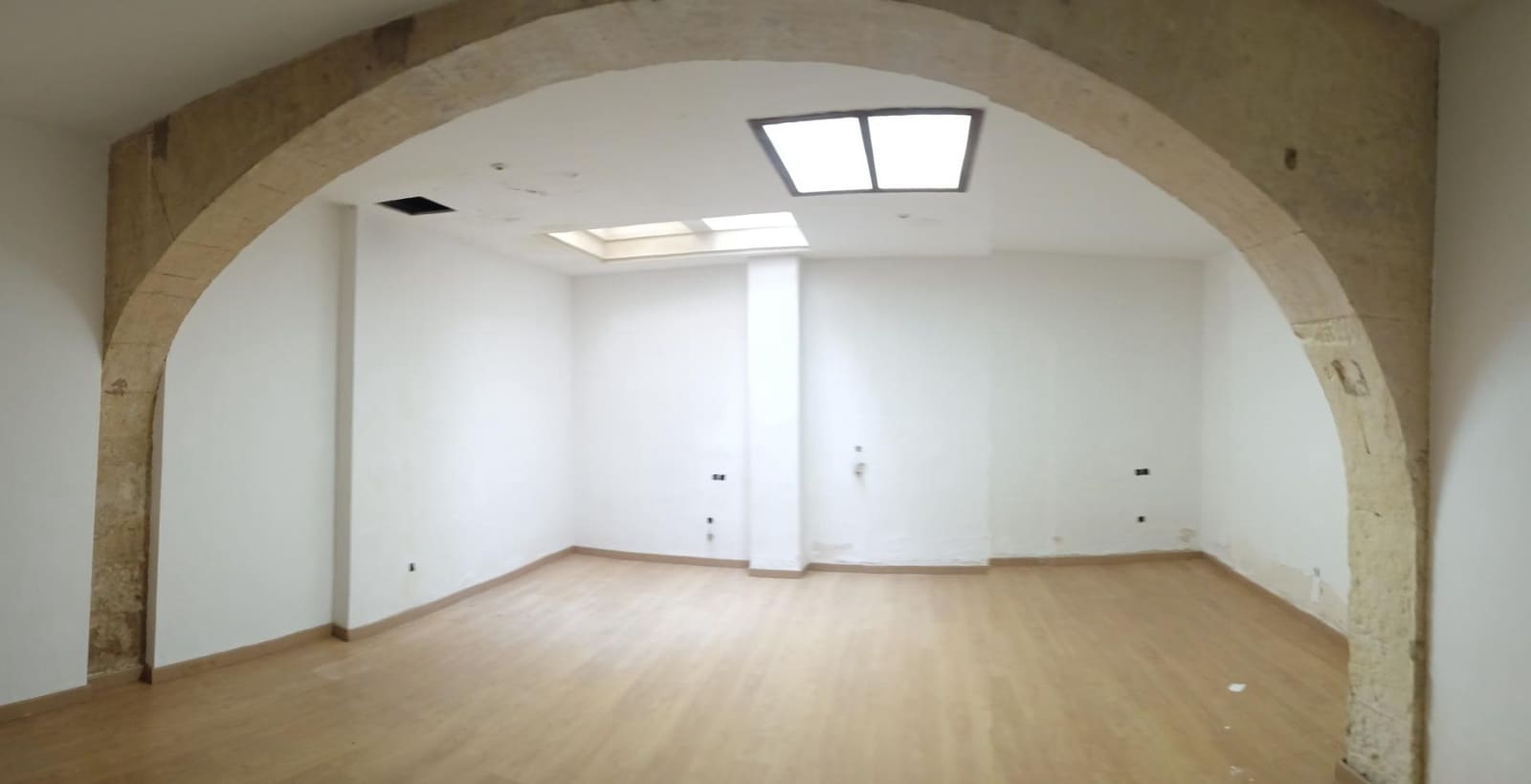 Business for rent in Manacor - € 750 (Ref: 9533832)