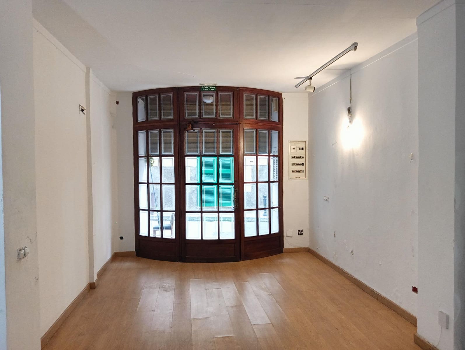 Business for rent in Manacor - € 750 (Ref: 9533832)