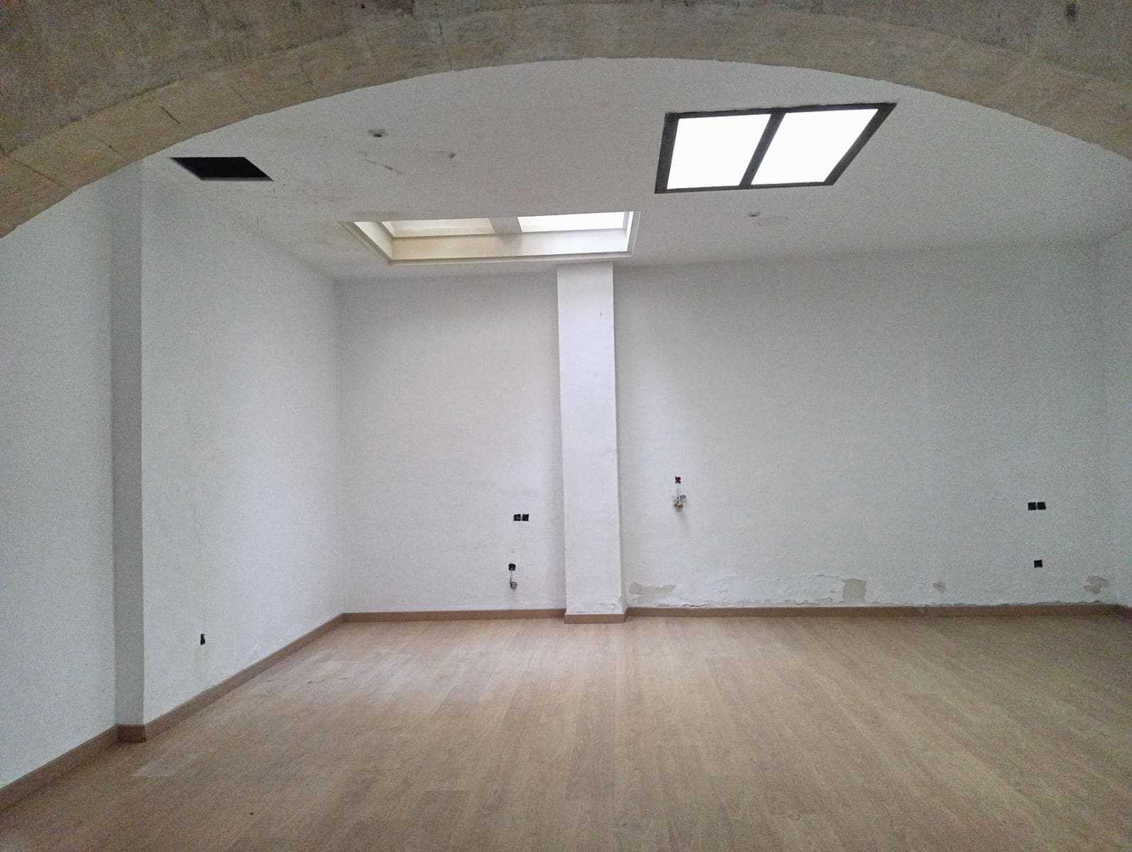 Business for rent in Manacor - € 750 (Ref: 9533832)
